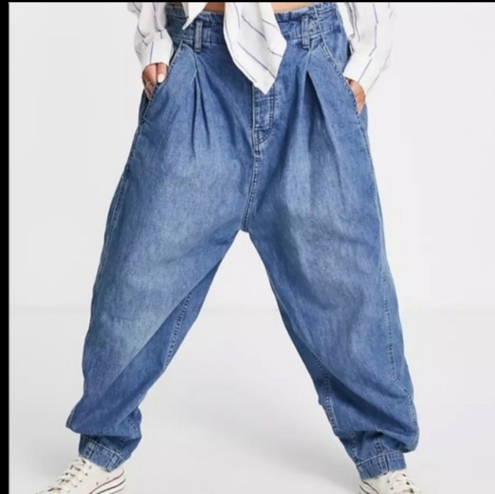 We The Free Blue Pleated Boyfriend Baggy Jean Joggers with Elastic Cuffs